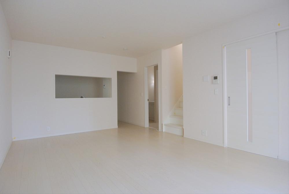 Living. Selling local