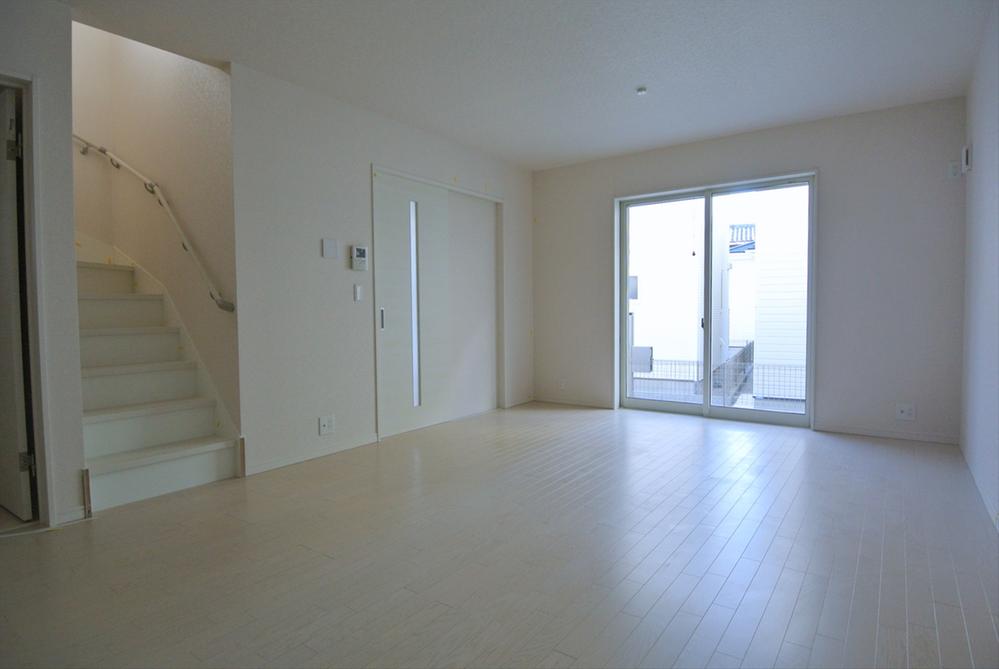 Living. Selling local