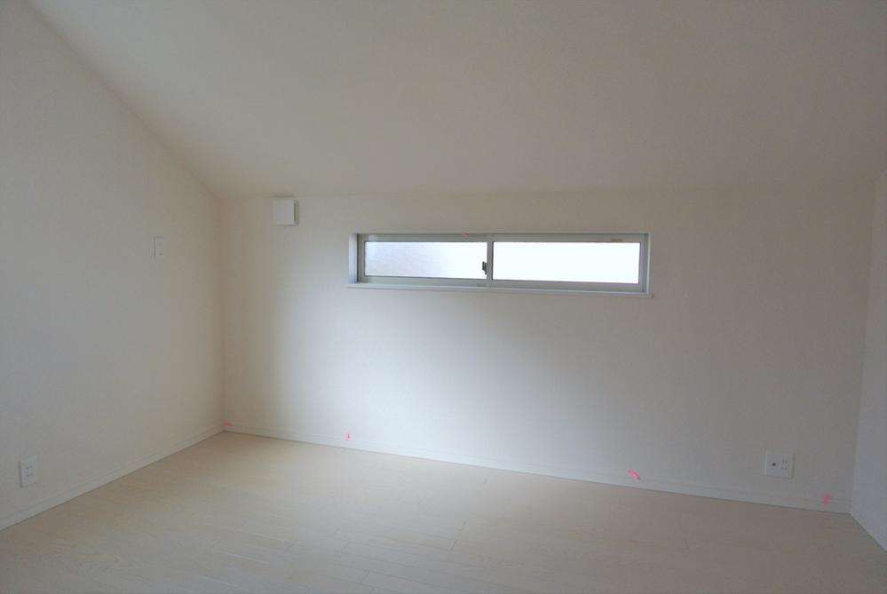 Non-living room. Selling local