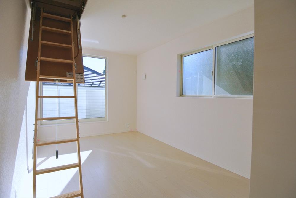 Non-living room. Selling local