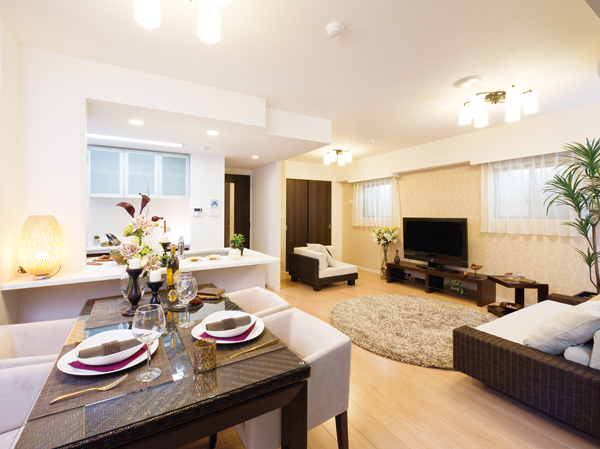 Living.  [living ・ dining] Simple and natural coziness is, Wrap the relaxation of time. Born smile just come around here, Casual communication is momentum.