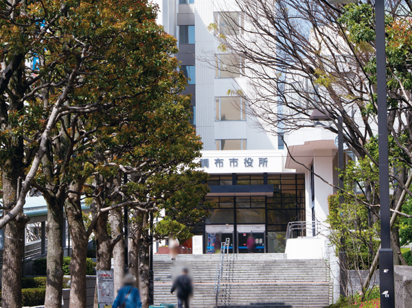Surrounding environment. Chofu City Hall (about 970m ・ Walk 13 minutes)