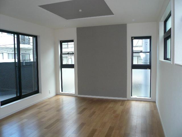 Same specifications photos (living). Example of construction! Open living, Stairs installed a spiral type!