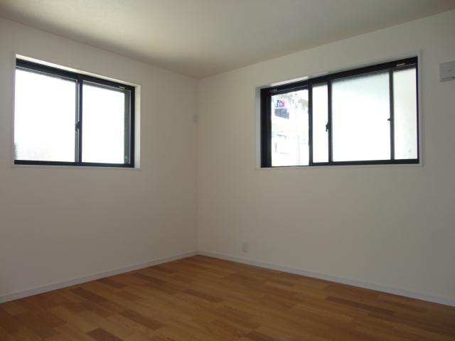 Same specifications photos (Other introspection). Example of construction!