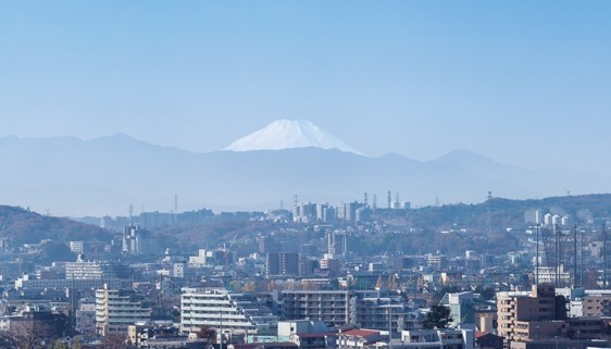 Local adjacent Chofu Parco rooftop (commercial premises on the 11th floor or equivalent) taken from (12 May 2013). View does not guarantee over the current and future. Dwelling unit of orientation ・ Views of Mount Fuji will vary by rank. That Fuji from the dwelling unit is visible does not guarantee the future. There are cases where floor height is different in condominiums and commercial facilities.
