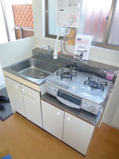 Kitchen. Two-burner stove is also a new.