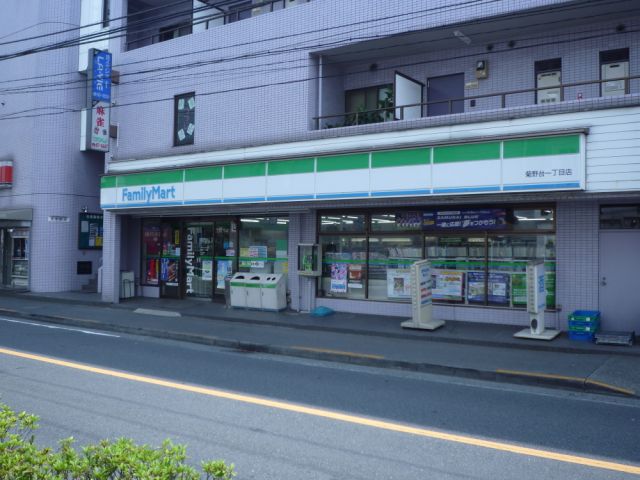 Convenience store. 950m to Family Mart (convenience store)