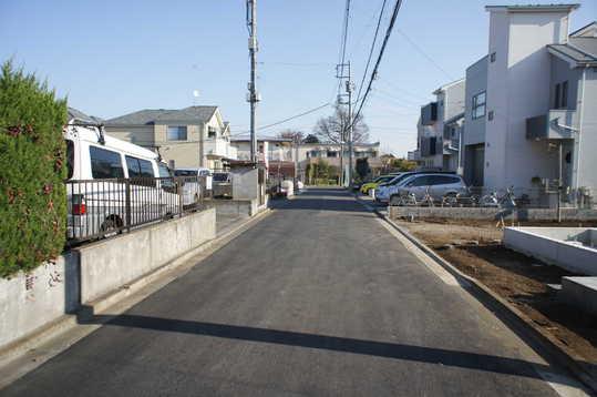 Local photos, including front road. Frontal road