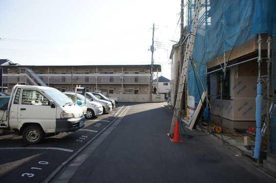 Local photos, including front road. Frontal road