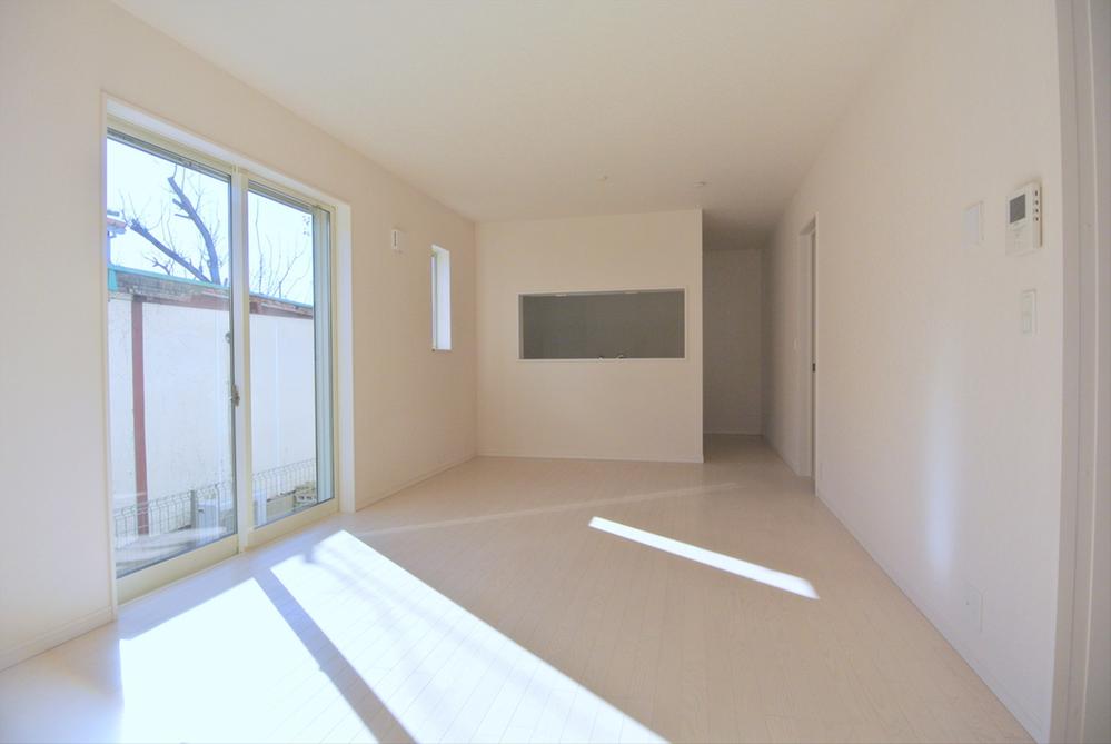 Living. Selling local