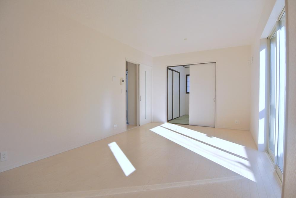 Living. Selling local