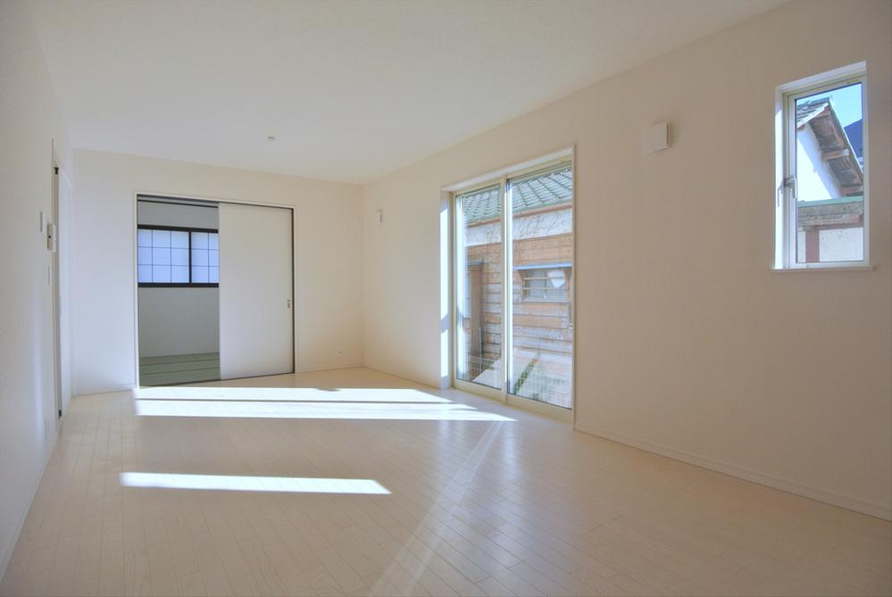 Living. Selling local