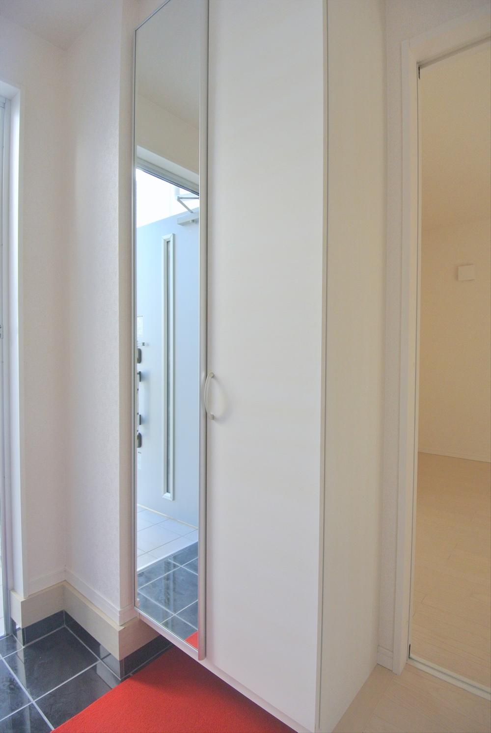 Entrance. Selling local