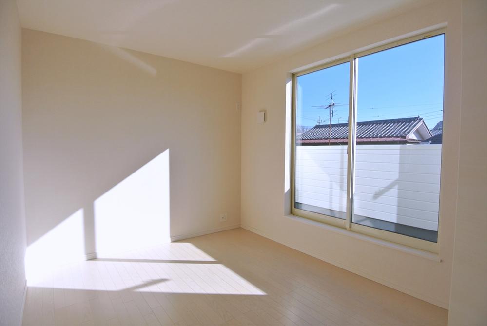 Non-living room. Selling local