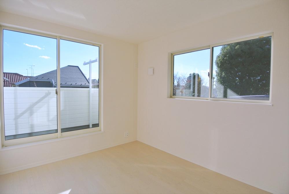 Non-living room. Selling local