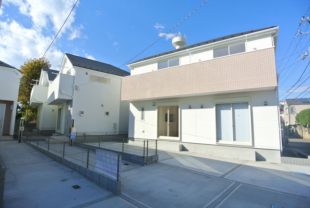 Local appearance photo. Selling local