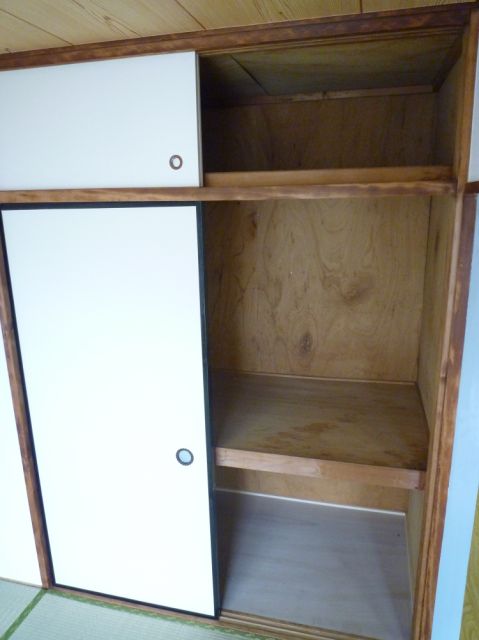 Receipt. Japanese-style storage.