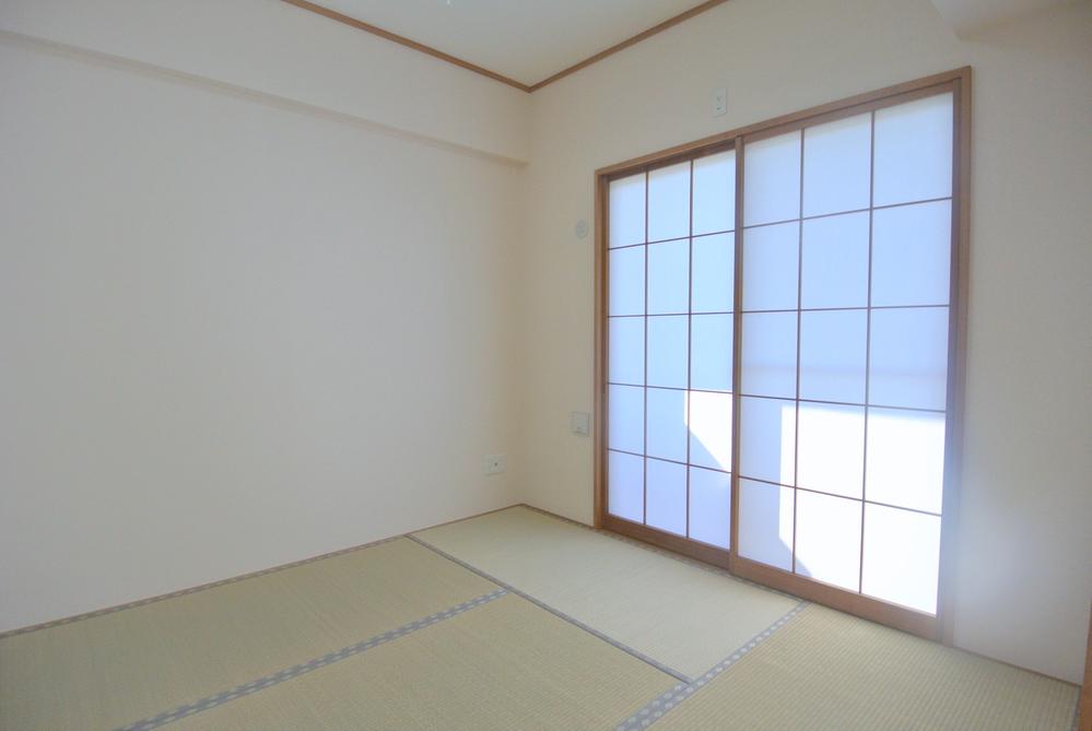 Non-living room. Selling local