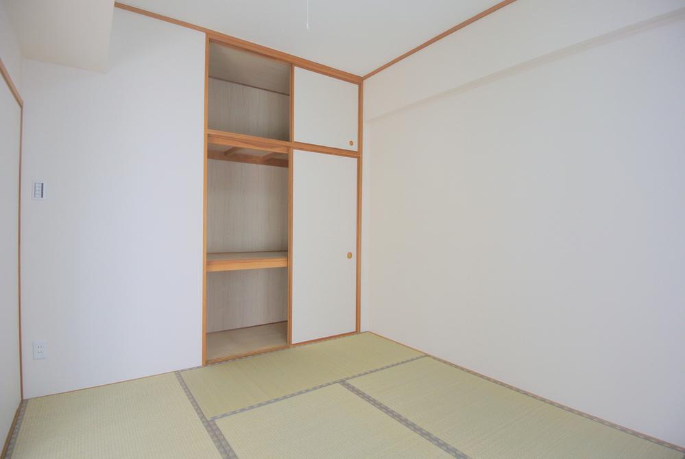 Non-living room. Selling local