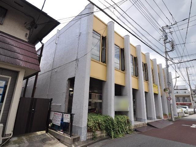 Local appearance photo. Men Sunrise building appearance