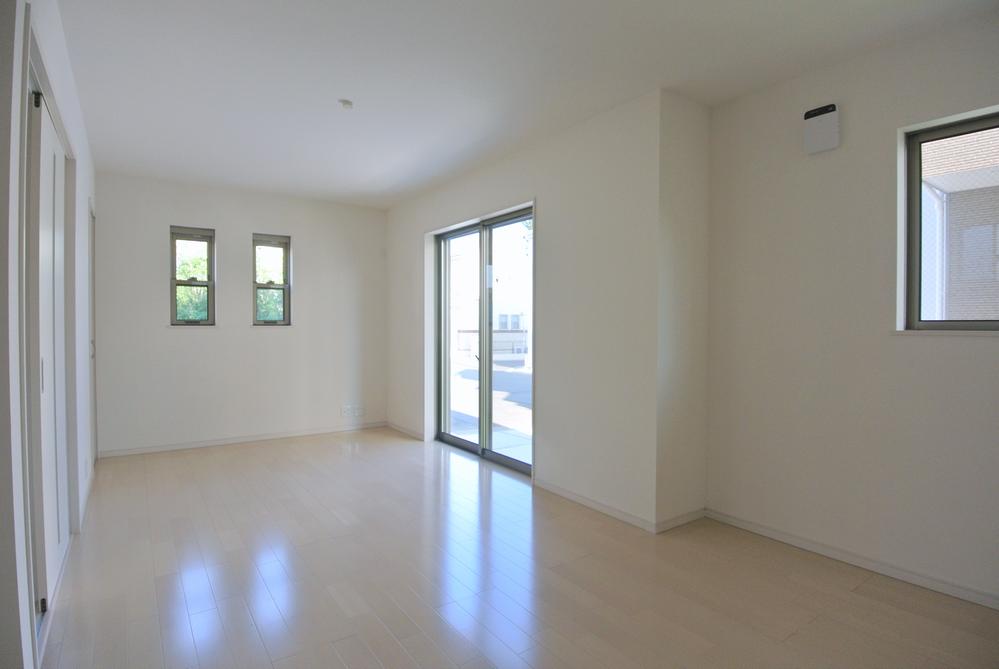 Same specifications photos (living). Seller same specifications