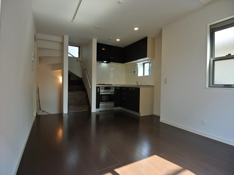 Living. Selling local