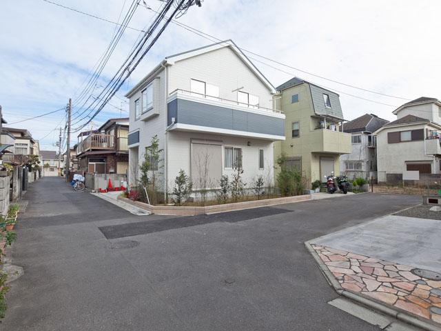 Local photos, including front road. Local (12 May 2013) Shooting