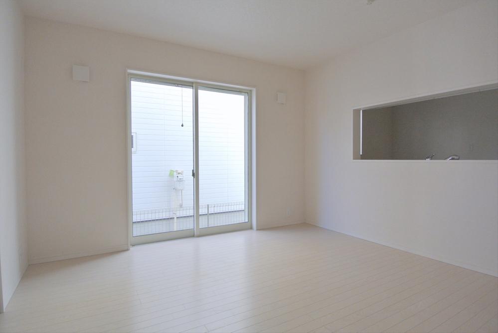 Living. Selling local