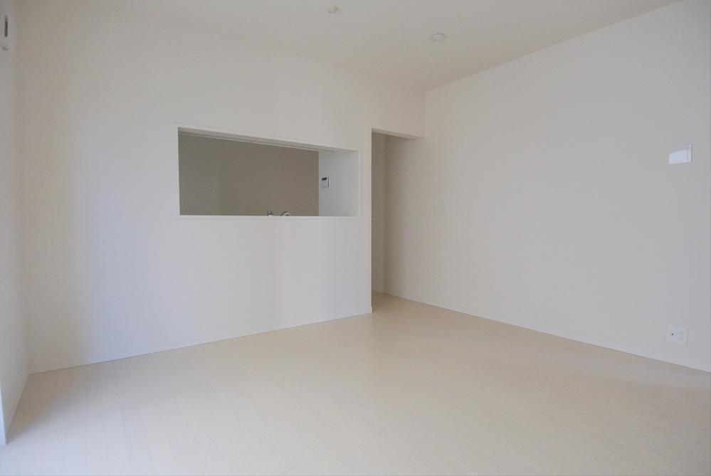 Living. Selling local