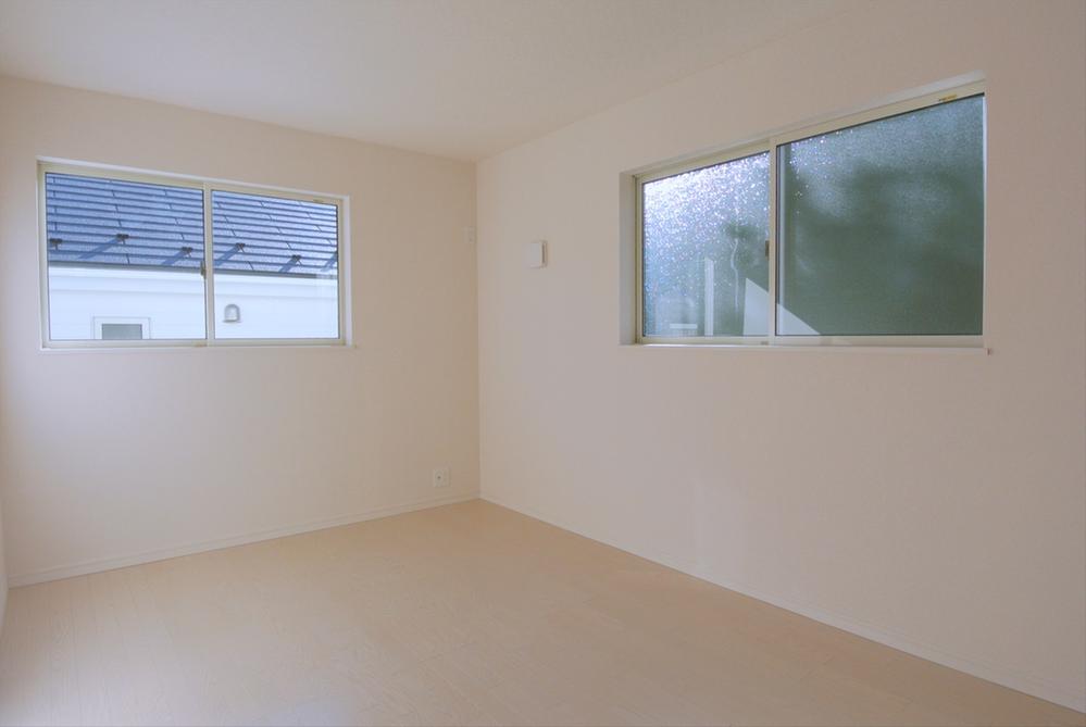 Non-living room. Selling local