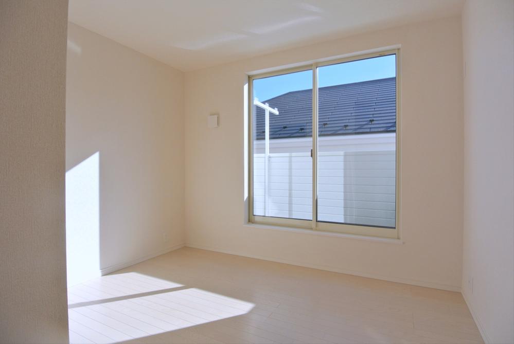 Non-living room. Selling local