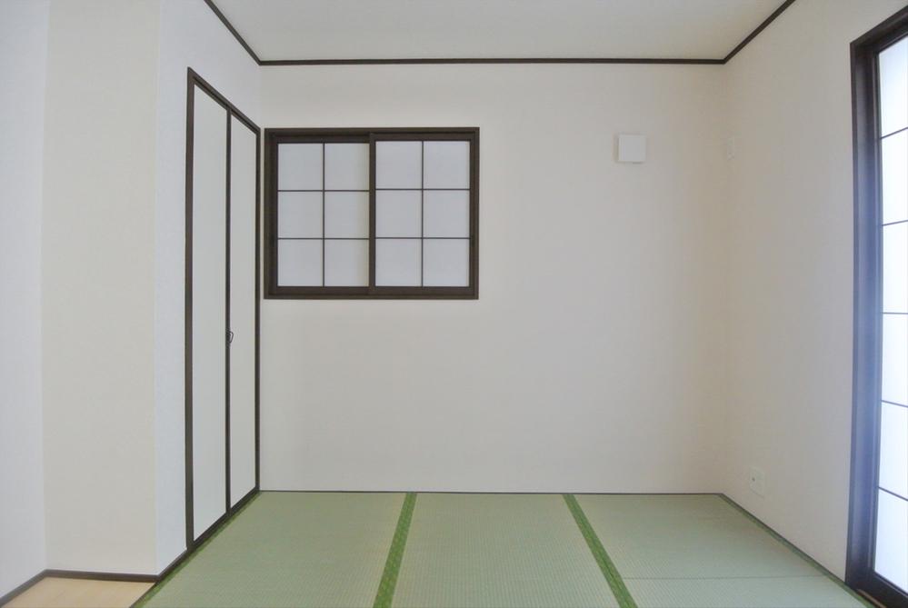 Non-living room. Selling local