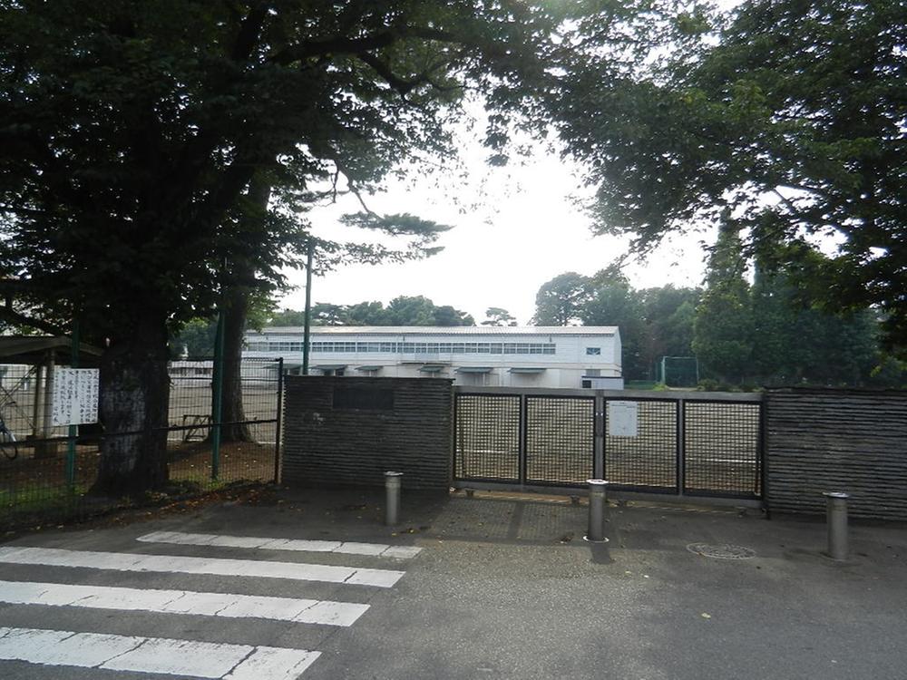 Junior high school. Kojiro junior high school 2-minute walk (about 100m)
