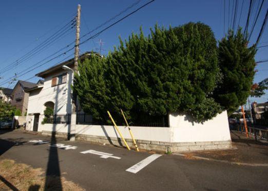 Local photos, including front road. A feeling of opening living room is a charming property.
