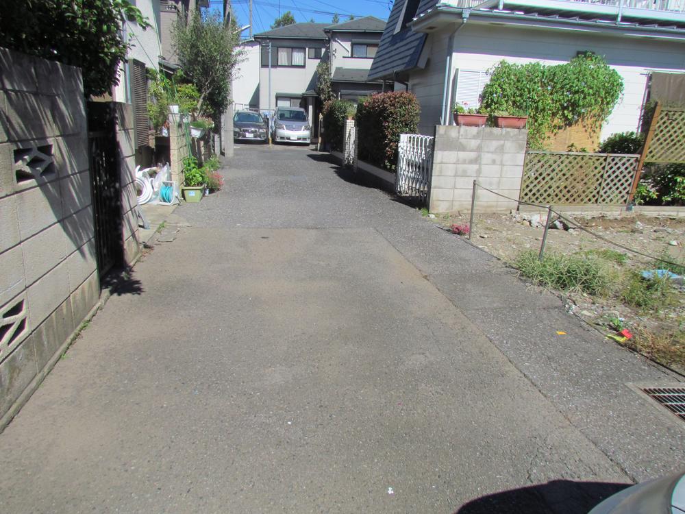 Local photos, including front road. Local (10 May 2013) Shooting