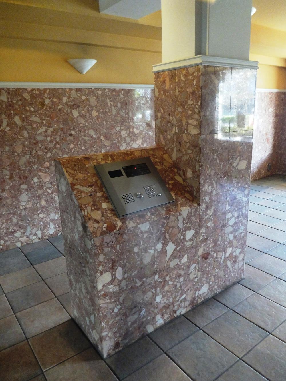 Entrance. Common areas