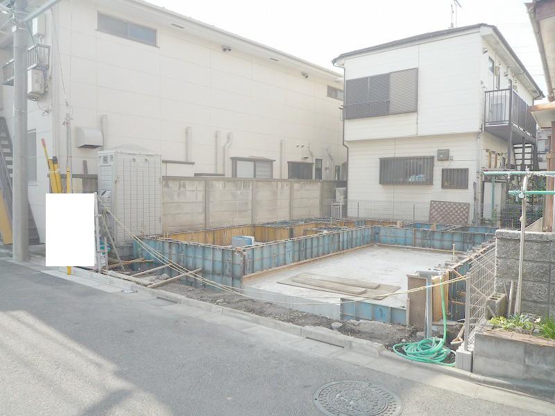 Local appearance photo. Local photo of under construction