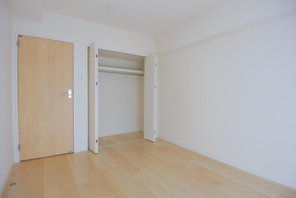 Non-living room. Selling local