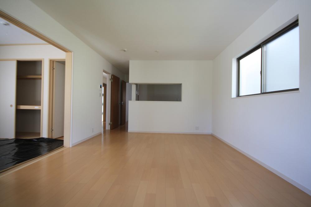 Same specifications photos (living). Seller same specifications