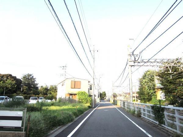 Local photos, including front road. Local front road