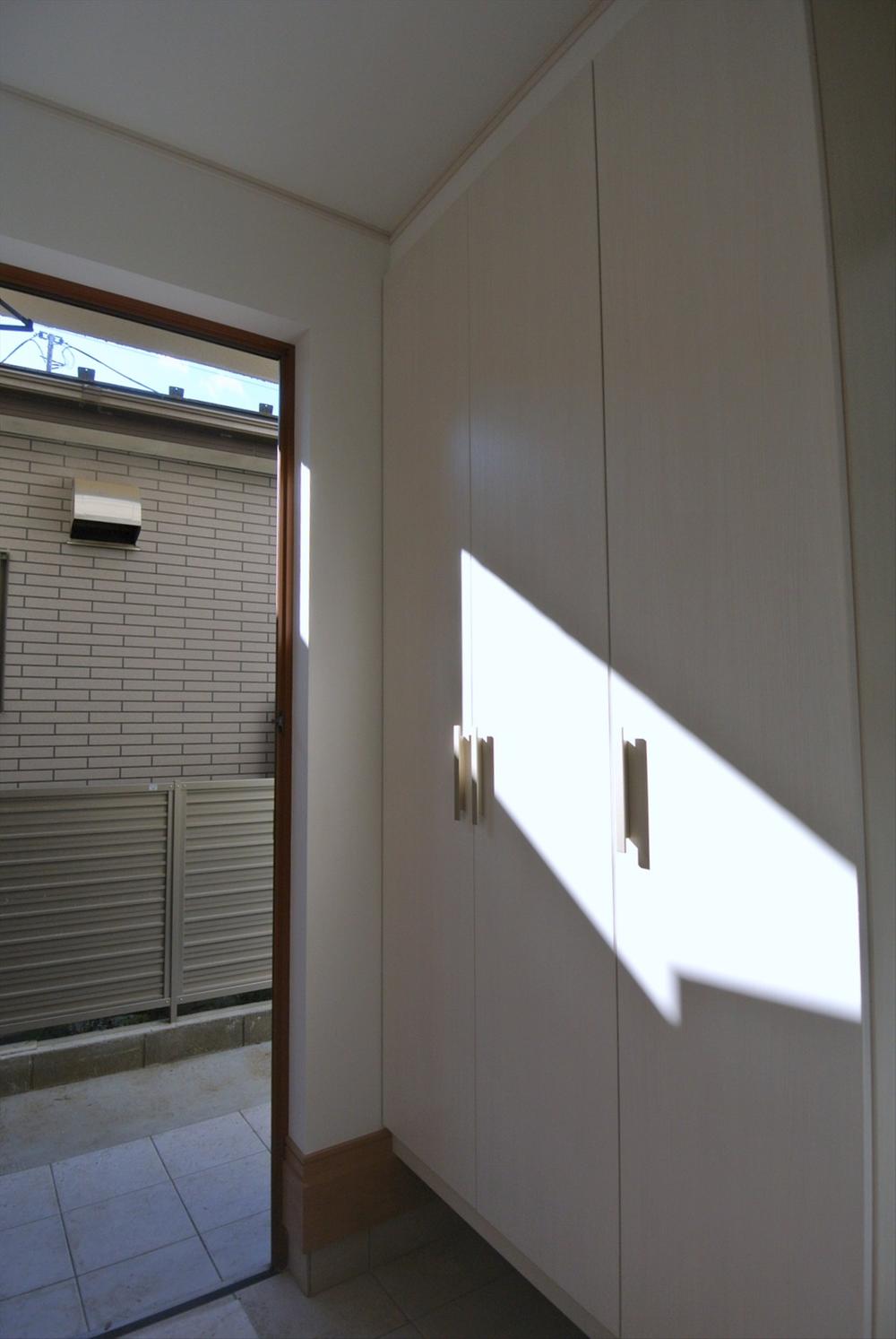 Entrance. Selling local