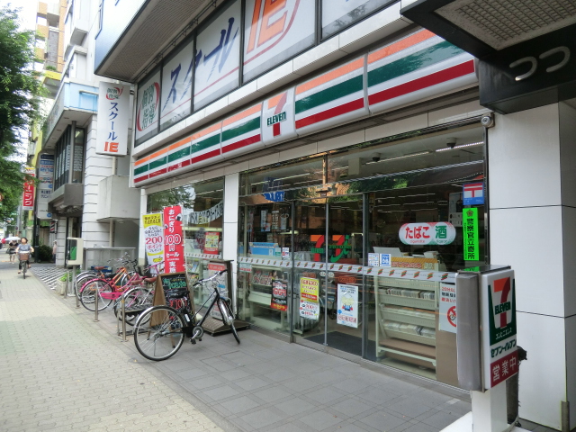 Convenience store. 140m to Seven-Eleven (convenience store)