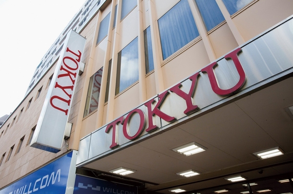  [2 minute walk to the supermarket] FamilyMart, a 1-minute walk to (about 40m), Chofu Tokyu (above ・ About 150m) ・ TSUTAYA (about 120m) ・ San 2-minute walk to the drag (about 150m). Is also abundant convenient commercial facilities for daily shopping