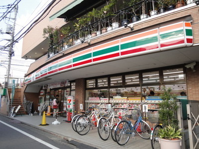 Convenience store. Seven-Eleven (convenience store) to 350m
