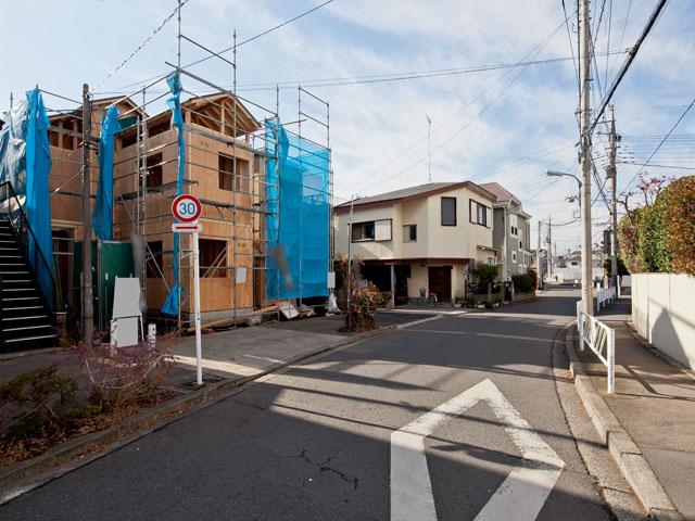 Local photos, including front road. Local (12 May 2013) Shooting