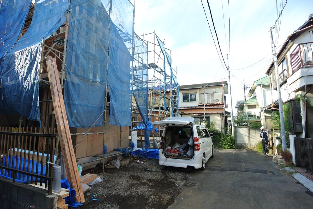 Local photos, including front road. Selling local 2013 October shooting