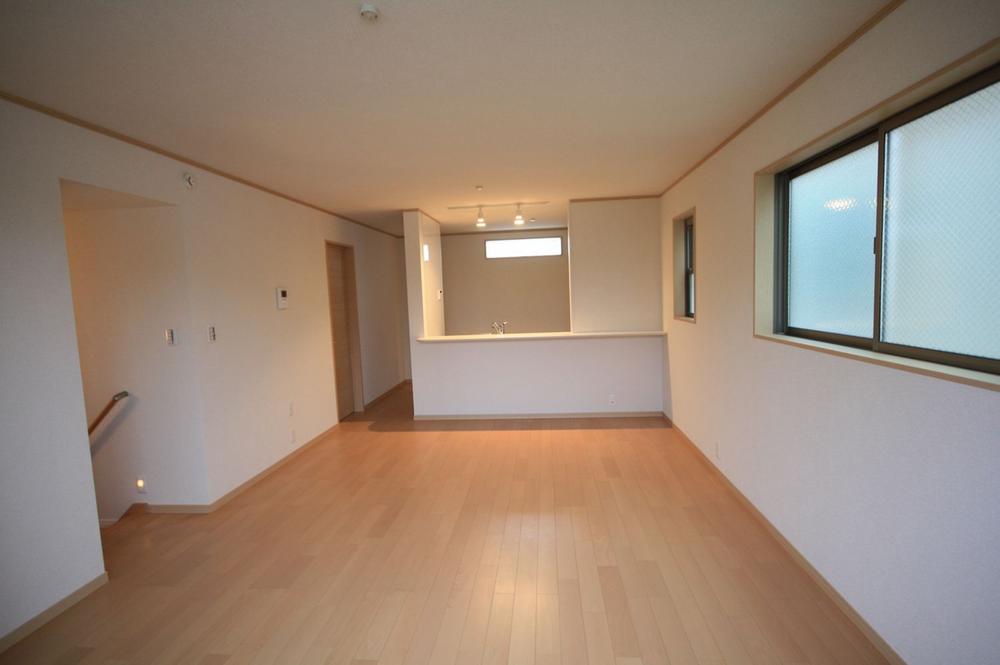 Same specifications photos (living). Seller same specifications