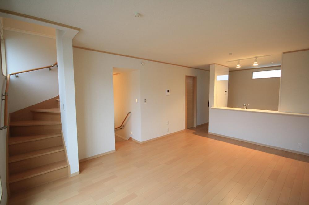 Same specifications photos (living). Seller same specifications