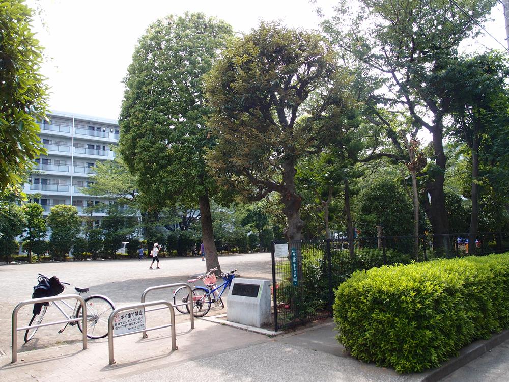 Other local. Fujimi Park (about 10m)