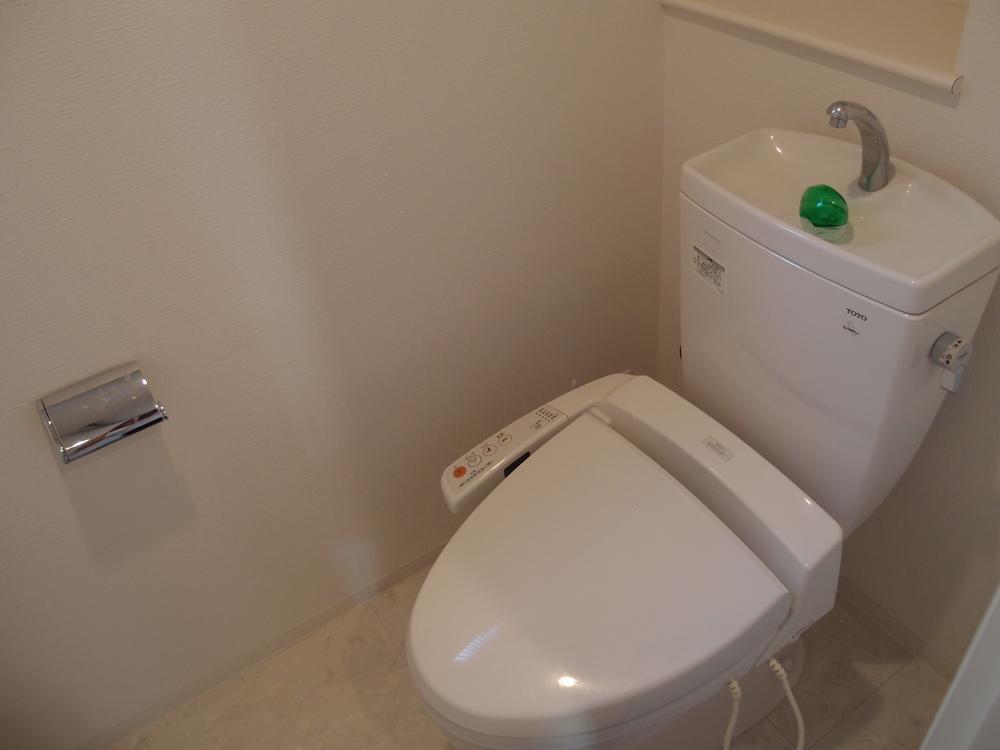 Toilet. Indoor (12 May 2013) Shooting